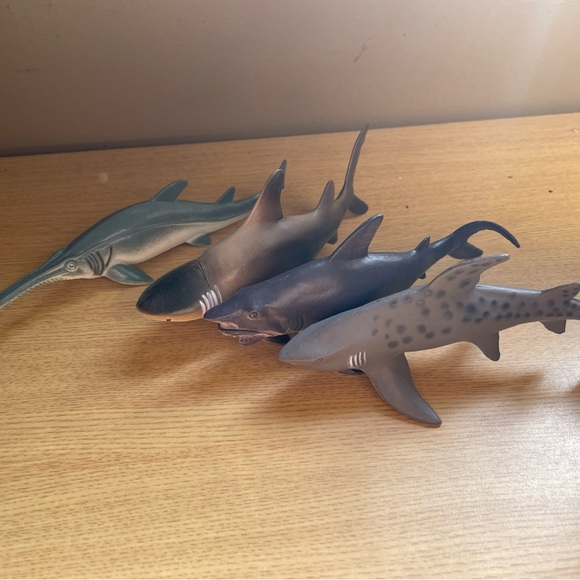 Shark lot - Picture 3 of 5